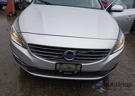 2016 Volvo V60 T5 Drive-E Premier z USA, uszkodzony, nr VIN YV140MEKXG1290426